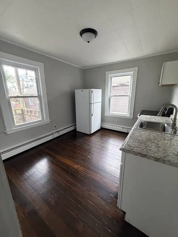 333 Cabot St #2R, Beverly, MA 01915