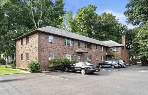 600 Cabot St #3, Beverly, MA 01915