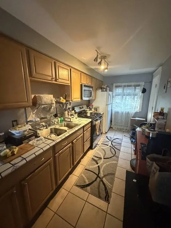 5 Cliff St #1, Beverly, MA 01915
