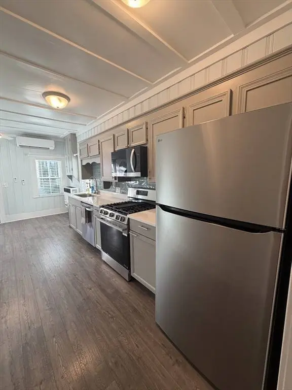 37 Basset St #1B, Lynn, MA 01902