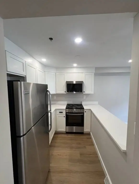 7 Oak St #1, Peabody, MA 01960