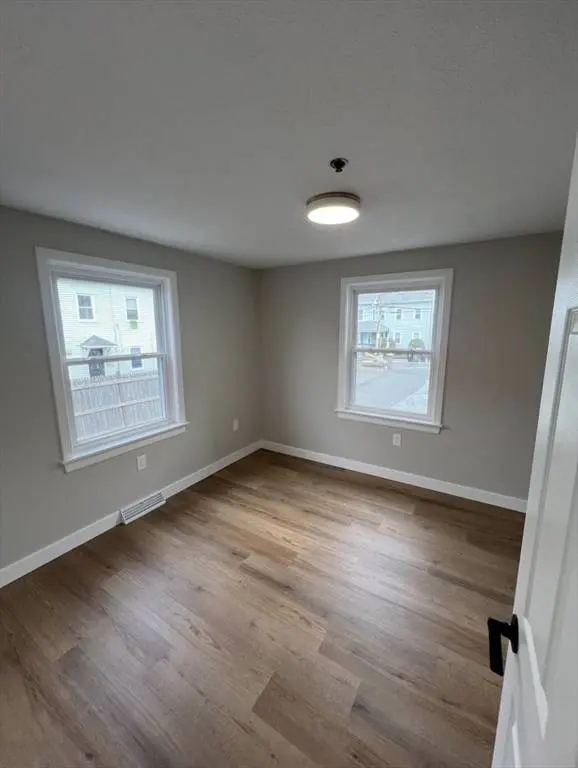 7 Oak St #1, Peabody, MA 01960