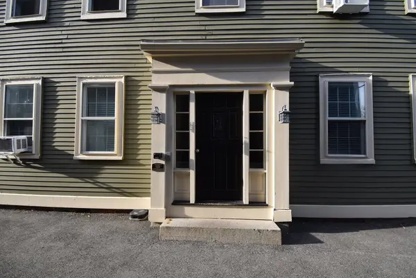 17 Beckford St #4, Salem, MA 01970