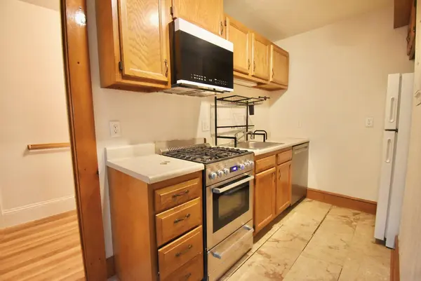 37 Railroad Ave #8