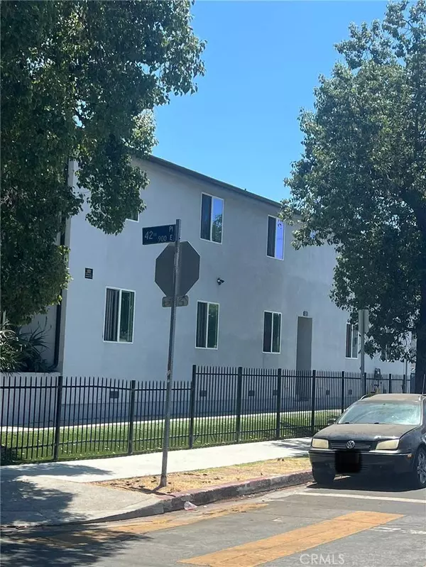 972 E 42nd PL, Los Angeles, CA 90011