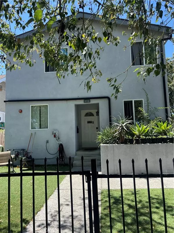 972 E 42nd PL, Los Angeles, CA 90011