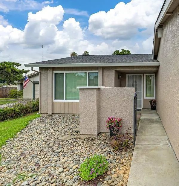 7021 Stanford Oak DR, Sacramento, CA 95842