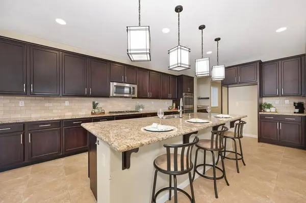 10093 Avocado Way, Elk Grove, CA 95757