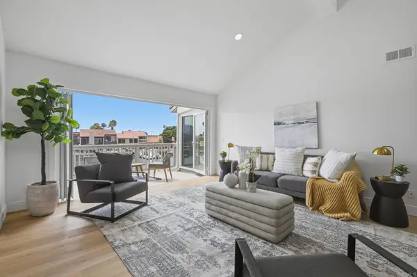 94 Kingston Ct W, Coronado, CA 92118-3354