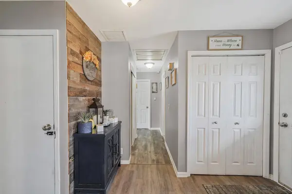 28 Shirley ST, Bohemia, NY 11716