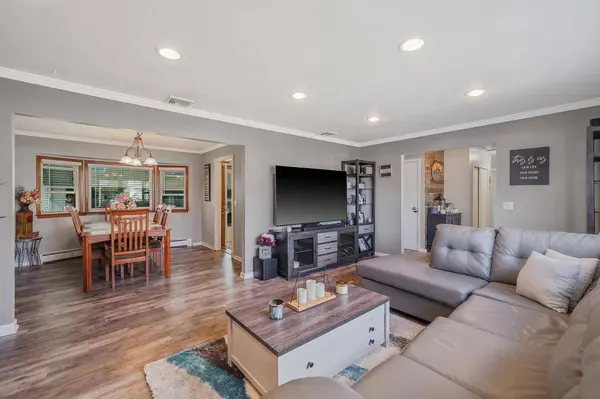 28 Shirley ST, Bohemia, NY 11716