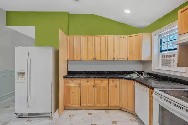 91 Eleanor AVE, Mastic, NY 11950