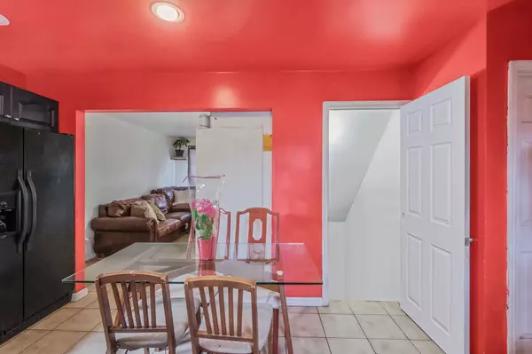 72 Eleanor AVE, Mastic, NY 11950