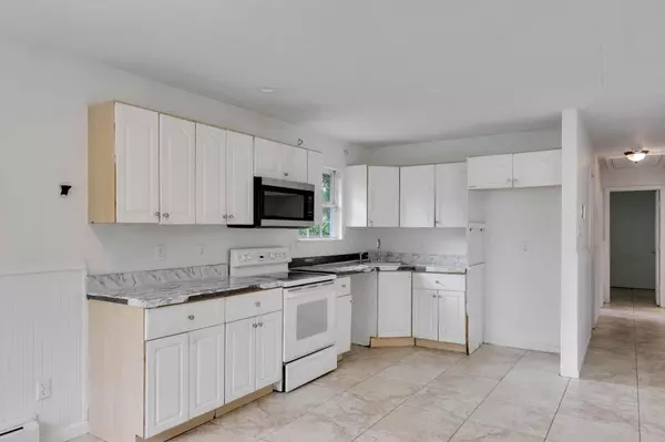 122 Eleanor AVE, Mastic, NY 11950