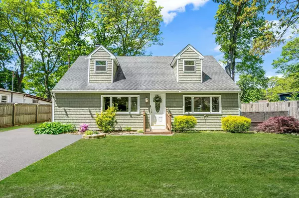 218 Beaver DR, Mastic Beach, NY 11951