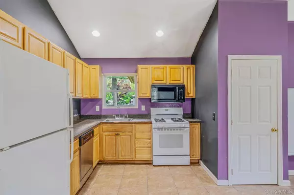 193 Shinnecock AVE, Mastic, NY 11950