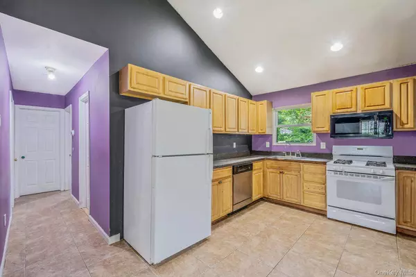 193 Shinnecock AVE, Mastic, NY 11950