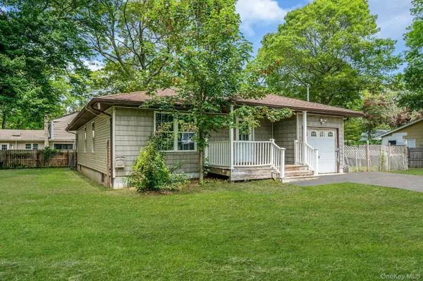 193 Shinnecock AVE, Mastic, NY 11950