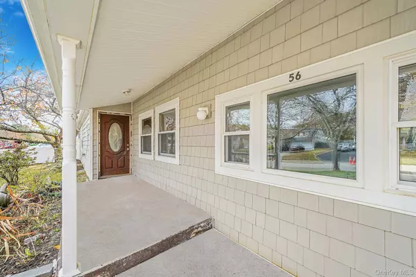 56 Matsunaye DR, Medford, NY 11763