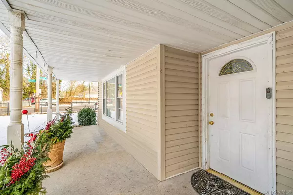 78 Eleanor AVE, Mastic, NY 11950