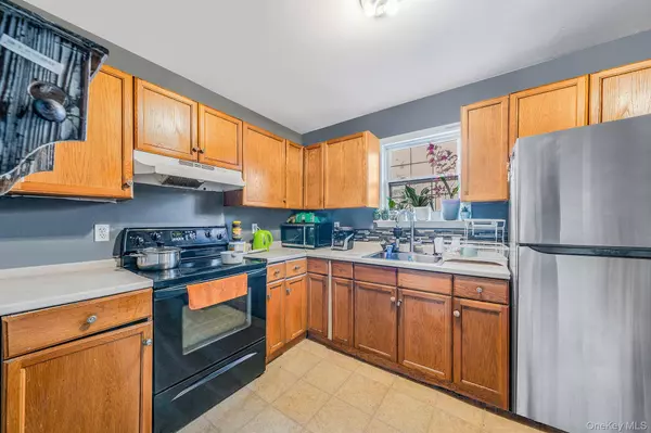 78 Eleanor AVE, Mastic, NY 11950