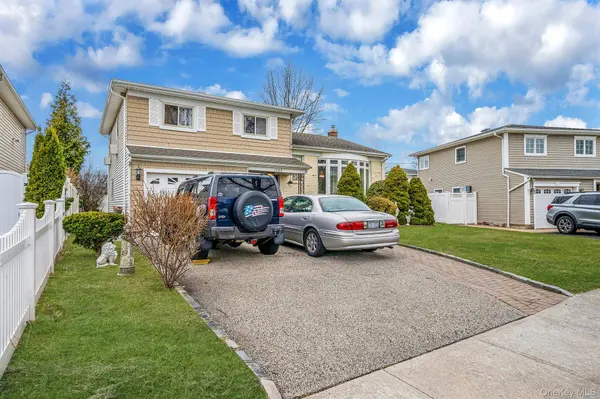 1286 Dale CT, Seaford, NY 11783