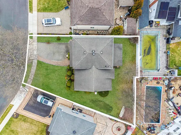 1286 Dale CT, Seaford, NY 11783