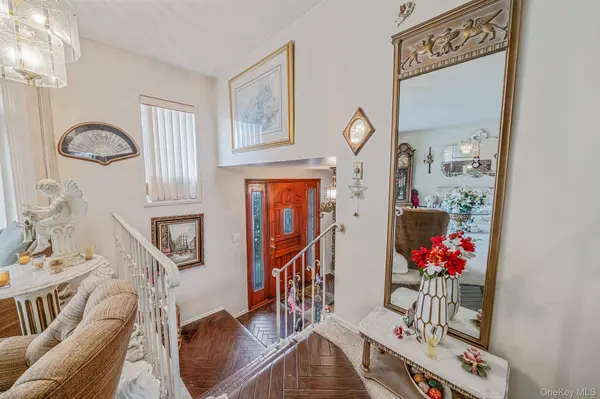 1286 Dale CT, Seaford, NY 11783