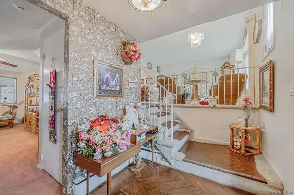 1286 Dale CT, Seaford, NY 11783