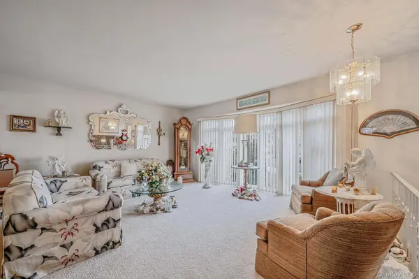 1286 Dale CT, Seaford, NY 11783