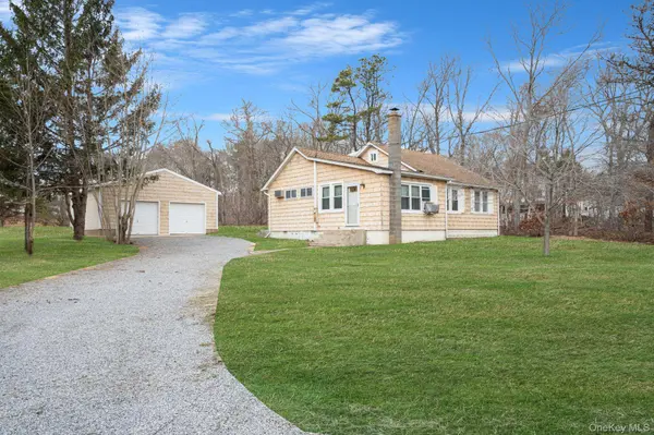 212 Mount Vernon AVE, Medford, NY 11763