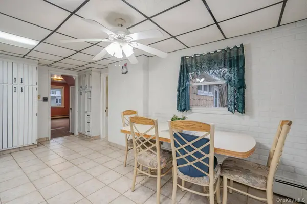 212 Mount Vernon AVE, Medford, NY 11763