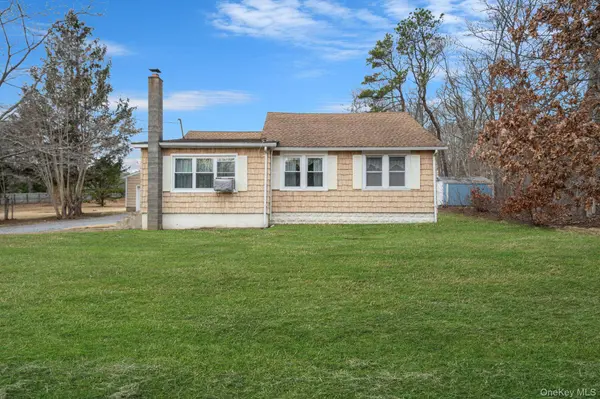 212 Mount Vernon AVE, Medford, NY 11763