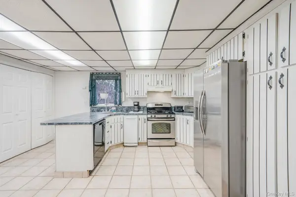 212 Mount Vernon AVE, Medford, NY 11763