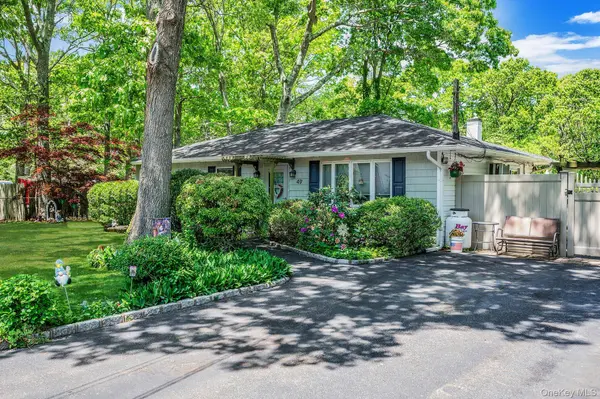 49 Washington AVE, Mastic Beach, NY 11951