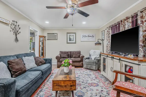 49 Washington AVE, Mastic Beach, NY 11951