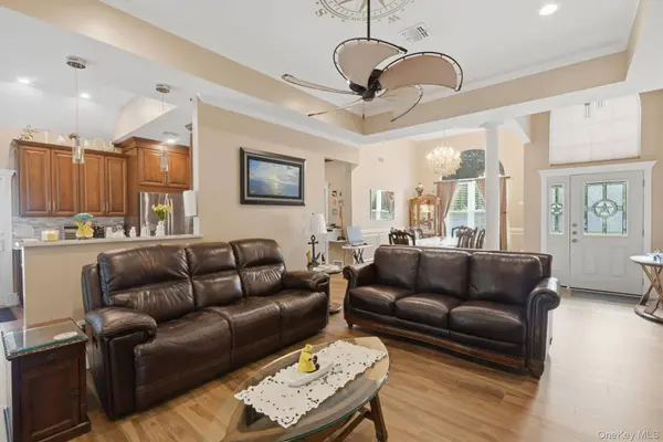 41 Paige LN, Moriches, NY 11955