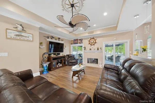 41 Paige LN, Moriches, NY 11955