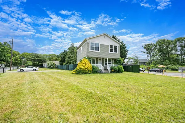 86 Eleanor AVE, Mastic, NY 11950