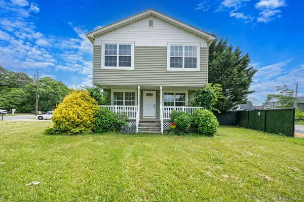 86 Eleanor AVE, Mastic, NY 11950