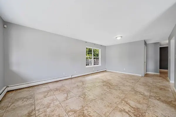 88 Eleanor AVE, Mastic, NY 11950