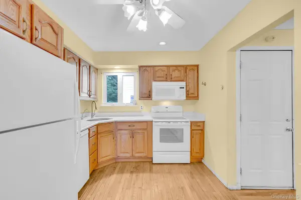 87 Somerset AVE, Mastic, NY 11950