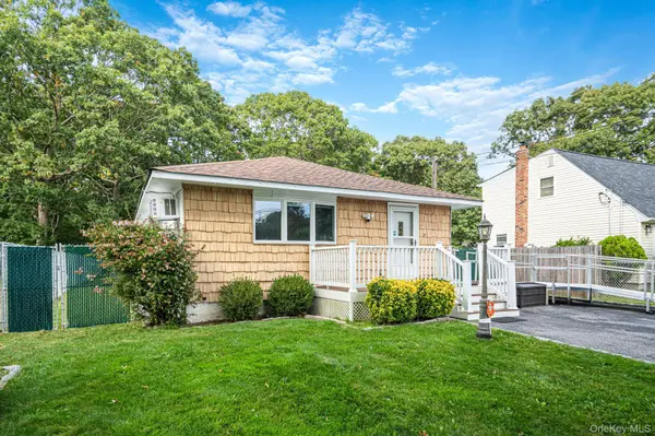 87 Somerset AVE, Mastic, NY 11950