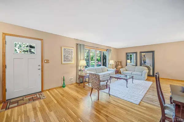 7 Abby DR, East Northport, NY 11731