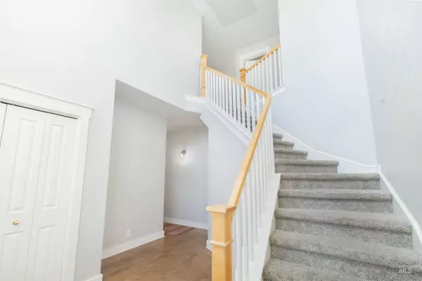 6174 N Queensbury Pl, Boise, ID 83713