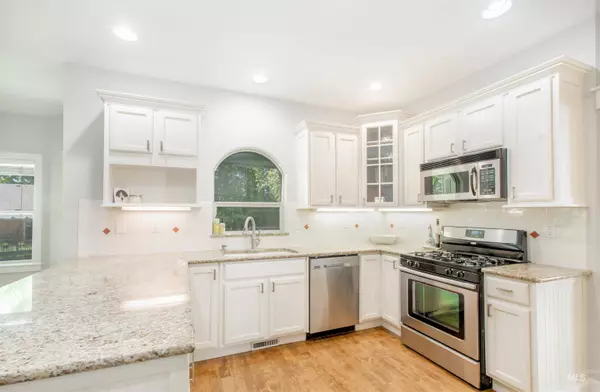 6174 N Queensbury Pl, Boise, ID 83713