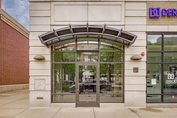 801 VILLAGE CENTER DR #405, Burr Ridge, IL 60527