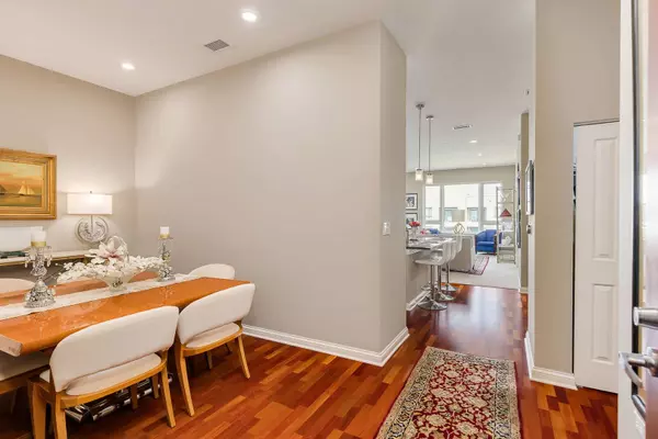 801 VILLAGE CENTER DR #405, Burr Ridge, IL 60527