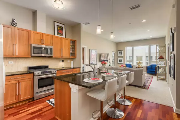 801 VILLAGE CENTER DR #405, Burr Ridge, IL 60527