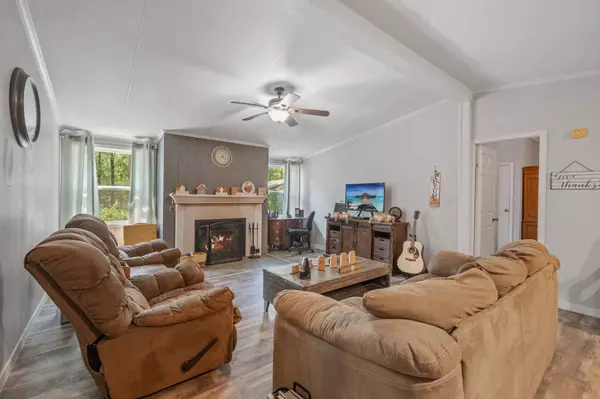 161 W Creek, Trinity, TX 75862